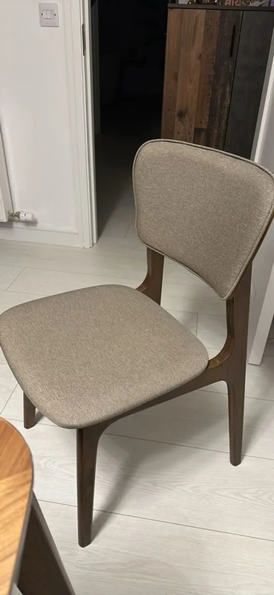 Dining Table and chairs - Image 3