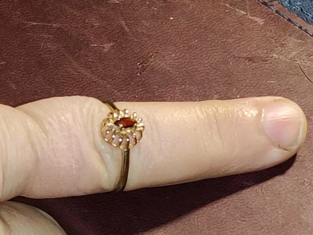 BASKET GARNET, 9CT Gold New Ladies Dress Ring ! - Image 2