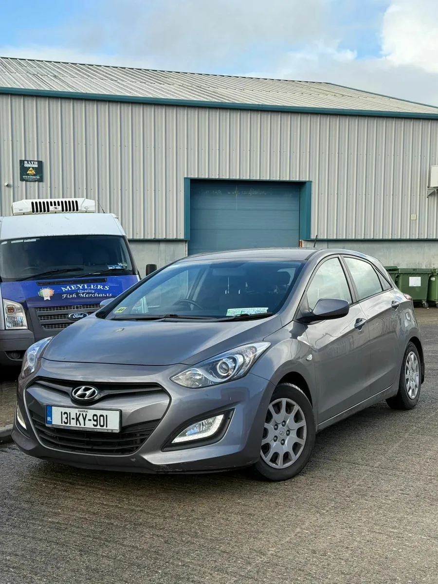 131 i 30 hyunday nct & tax low km low tax - Image 2