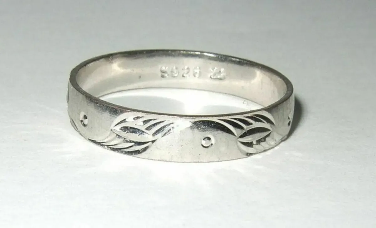 Vintage Hallmarked Silver Wedding Ring - Image 1