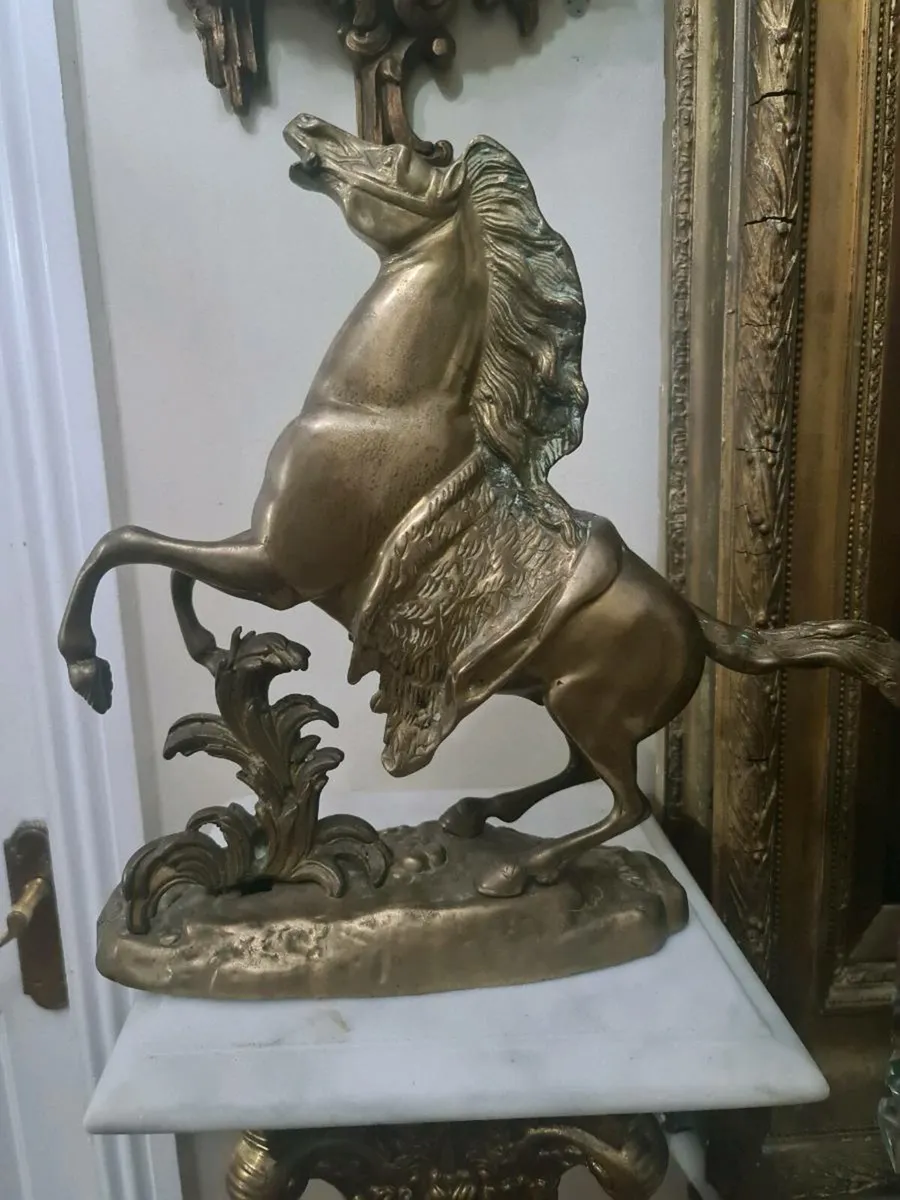 Large solid brass horse POSTAGE AVAILABLE - Image 1