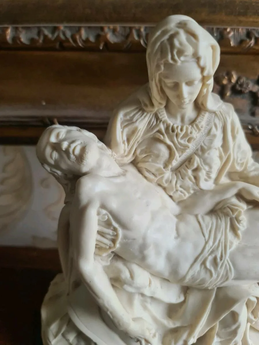 Michelangelo's Pieta POSTAGE AVAILABLE - Image 4
