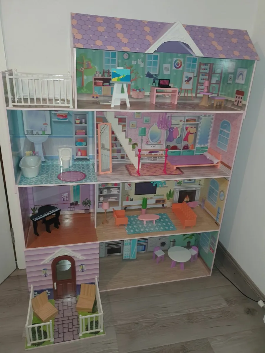 Lillie's Wooden Dolls House - Image 1