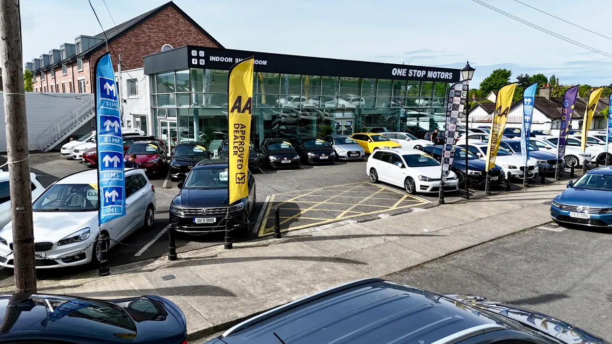 2018 VW Polo 1.0L AUTO NEW MODEL 63,000KMS AS NEW - Image 2