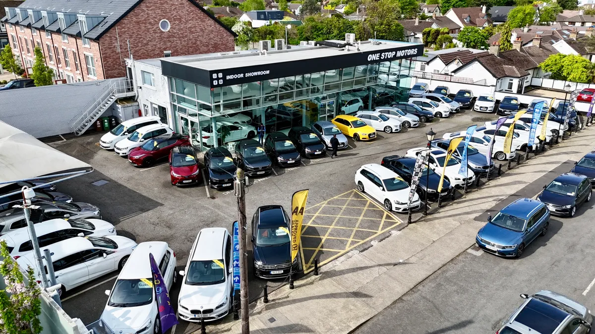 2018 VW Polo 1.0L AUTO NEW MODEL 63,000KMS AS NEW - Image 3