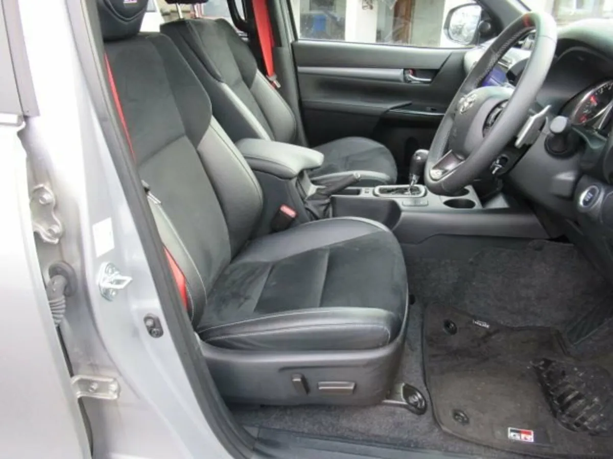 2.8 D-4D GR SPORT II Pickup Double Cab 4dr Diesel - Image 3