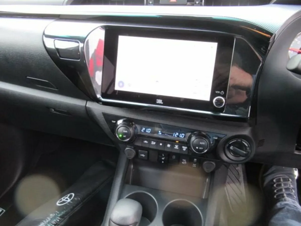 2.8 D-4D GR SPORT II Pickup Double Cab 4dr Diesel - Image 4