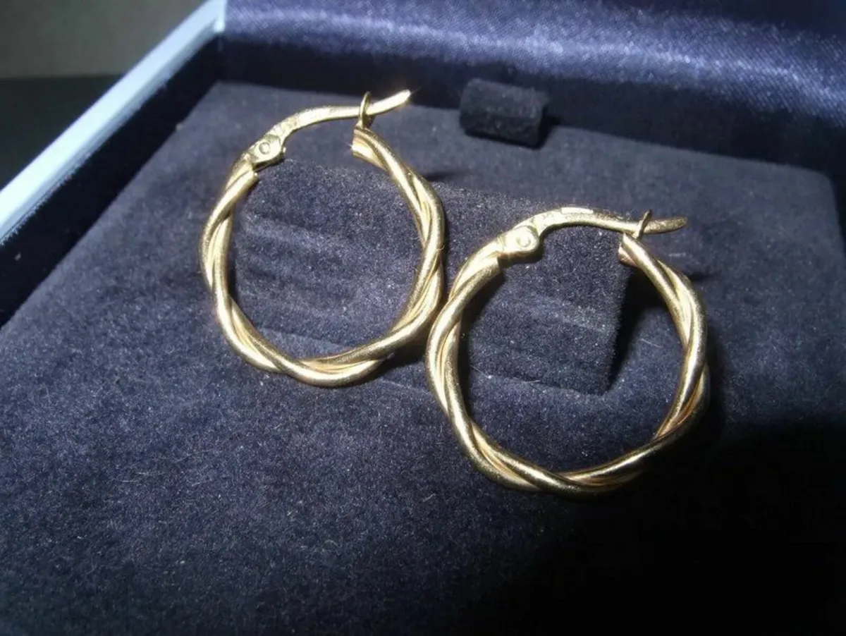 Vintage 9ct Gold Dual Pattern Hoops Fully Hallmark - Image 4
