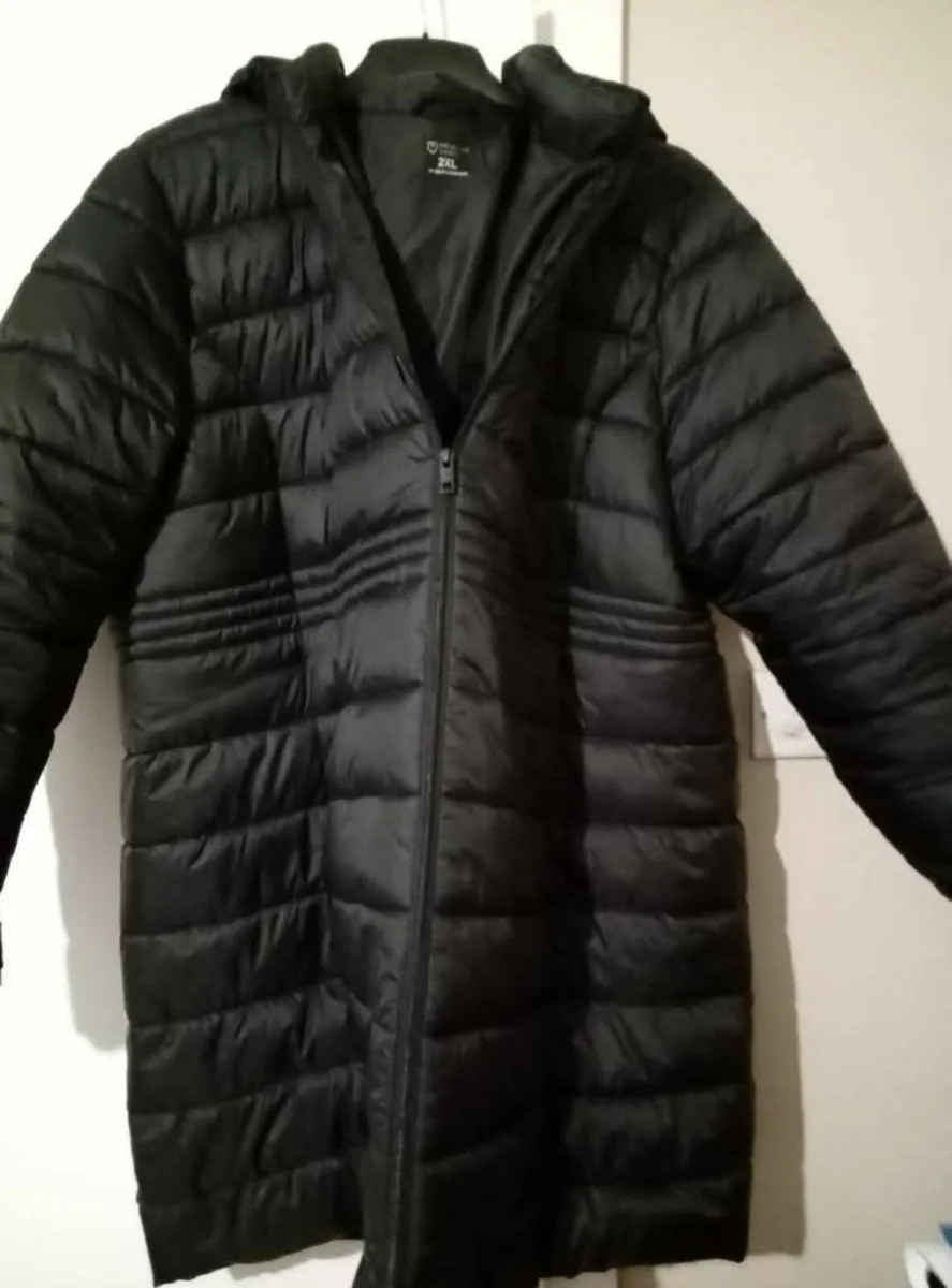 Ladies coat size 2 for sale and 2vases