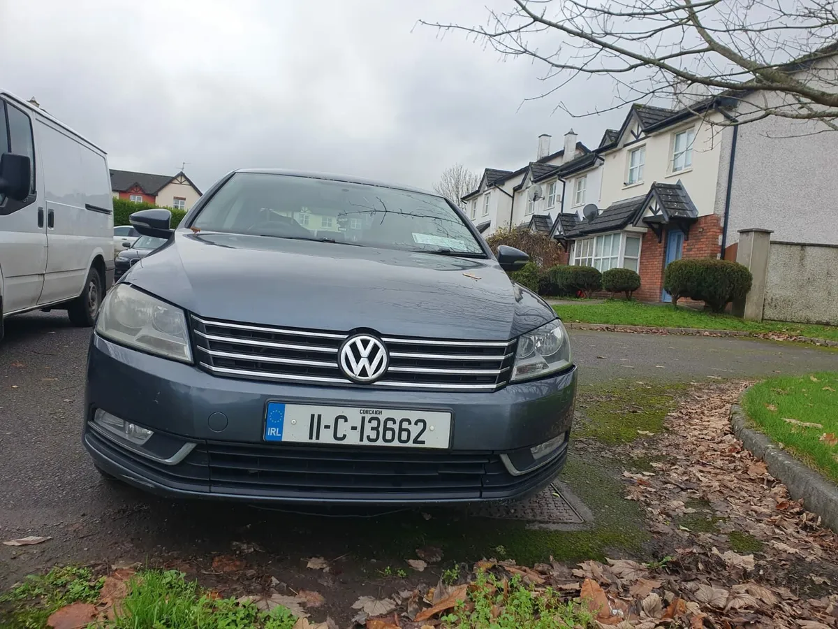 Volkswagen Passat 2011 - Image 2
