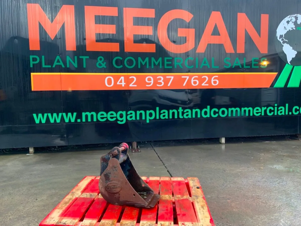 9" STRICKLAND BUCKET.....30mm PINS.........249f. - Image 1