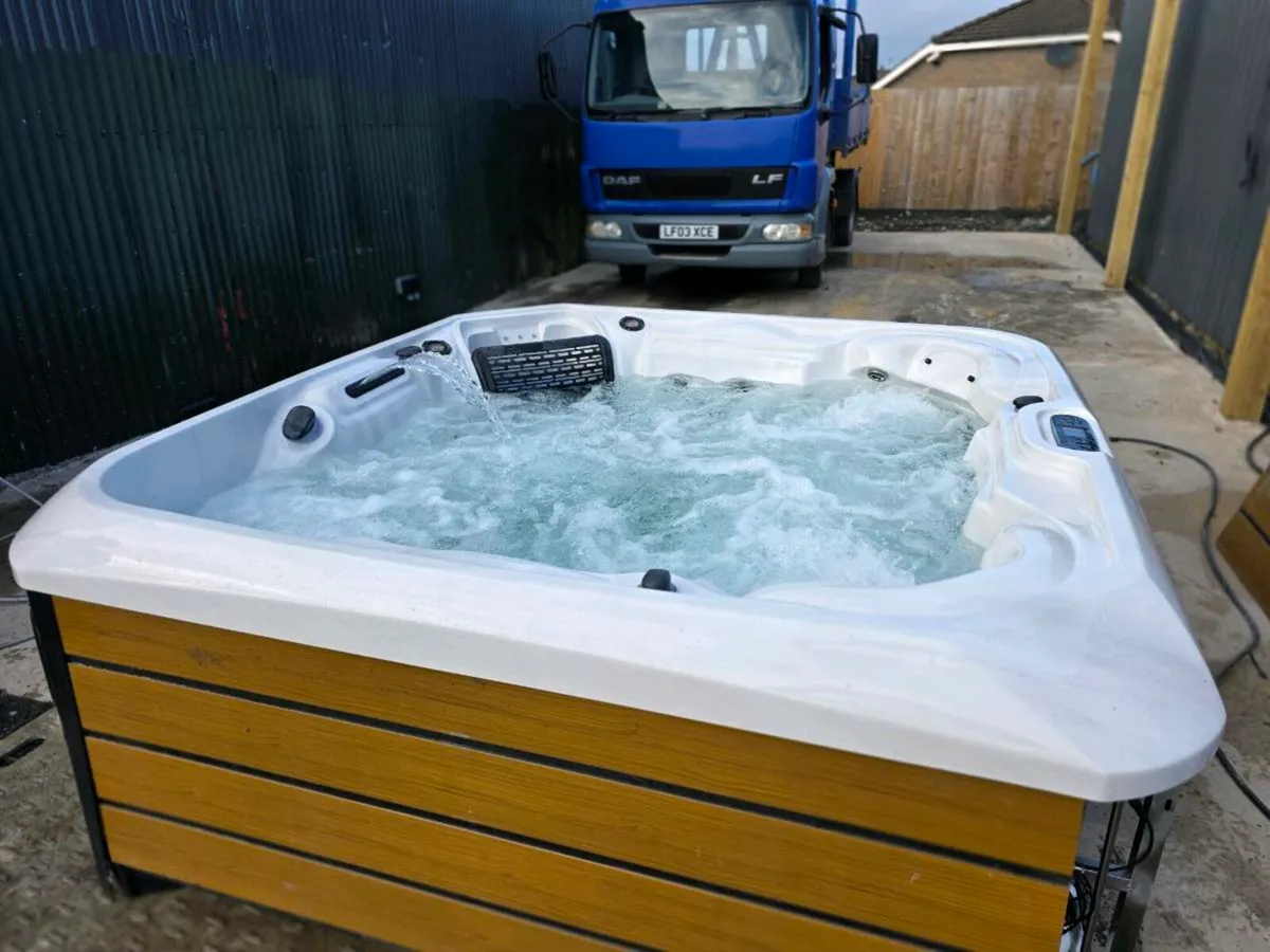 Hot tub - Image 2