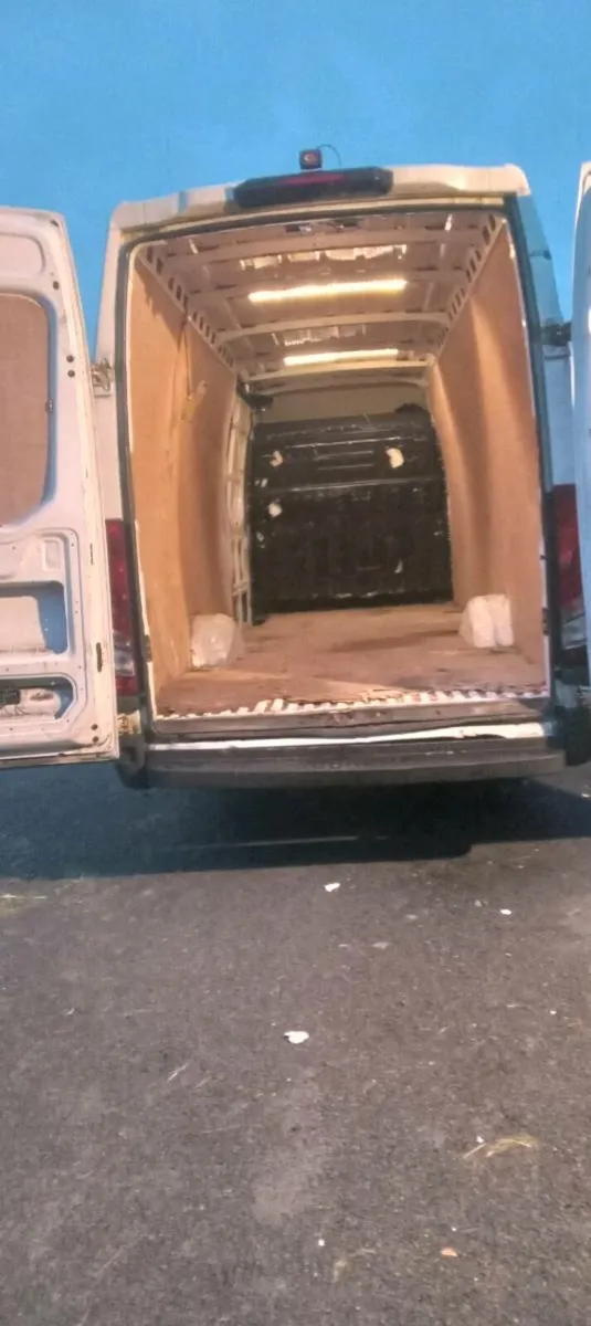 191 lwb white iveco van - Image 3