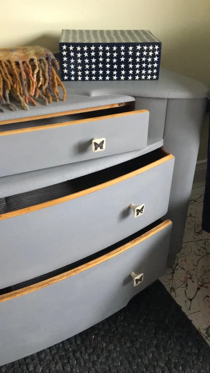Chest of drawers - Image 1