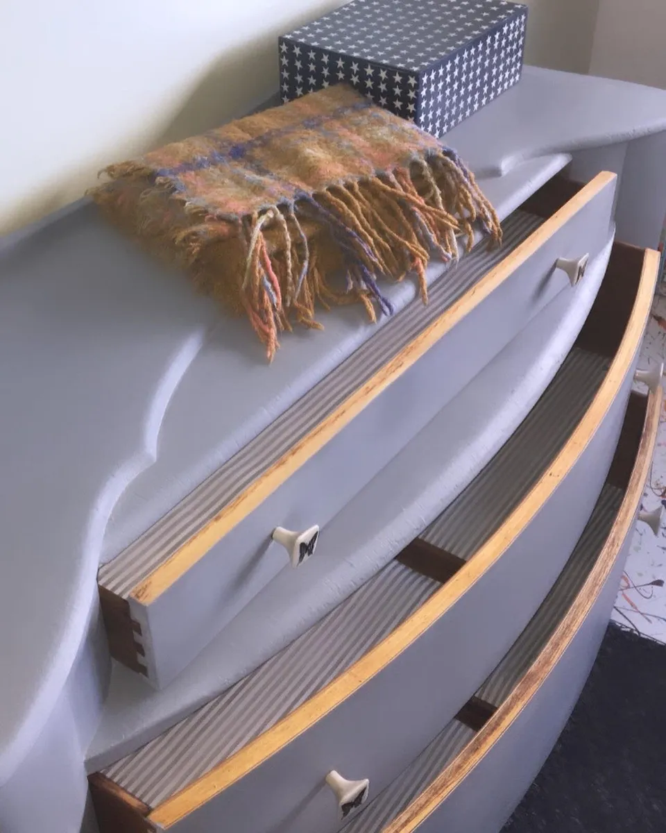 Chest of drawers - Image 2