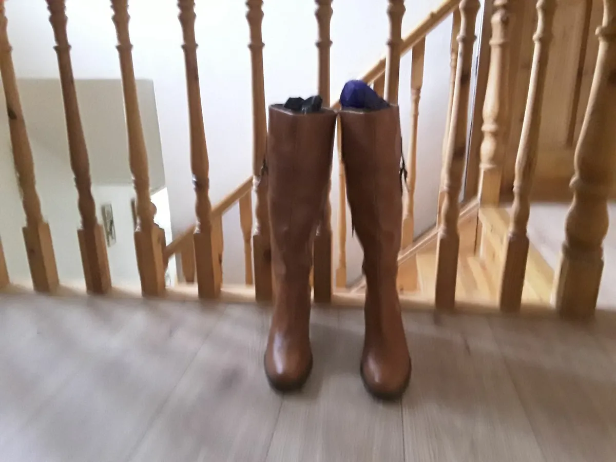 Long pure leather ladies boots worn once size 7 - Image 1