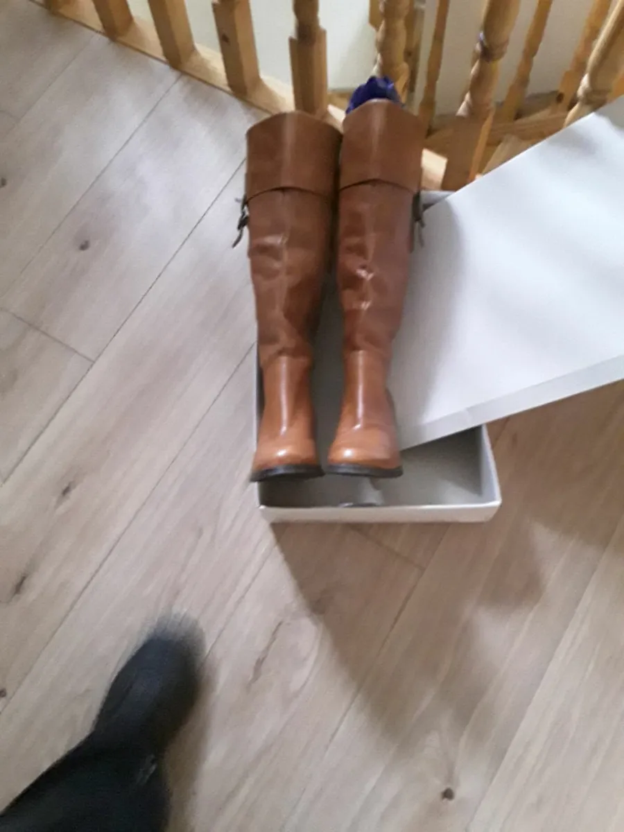 Long pure leather ladies boots worn once size 7 - Image 4
