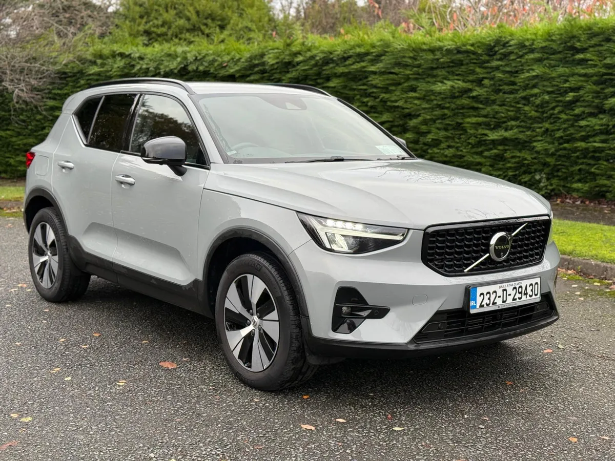 Volvo XC 40 Hybrid 1.5 . Jeep is like New - Image 1
