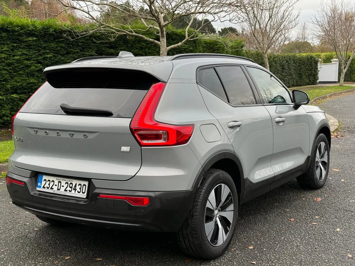 Volvo XC 40 Hybrid 1.5 . Jeep is like New - Image 4