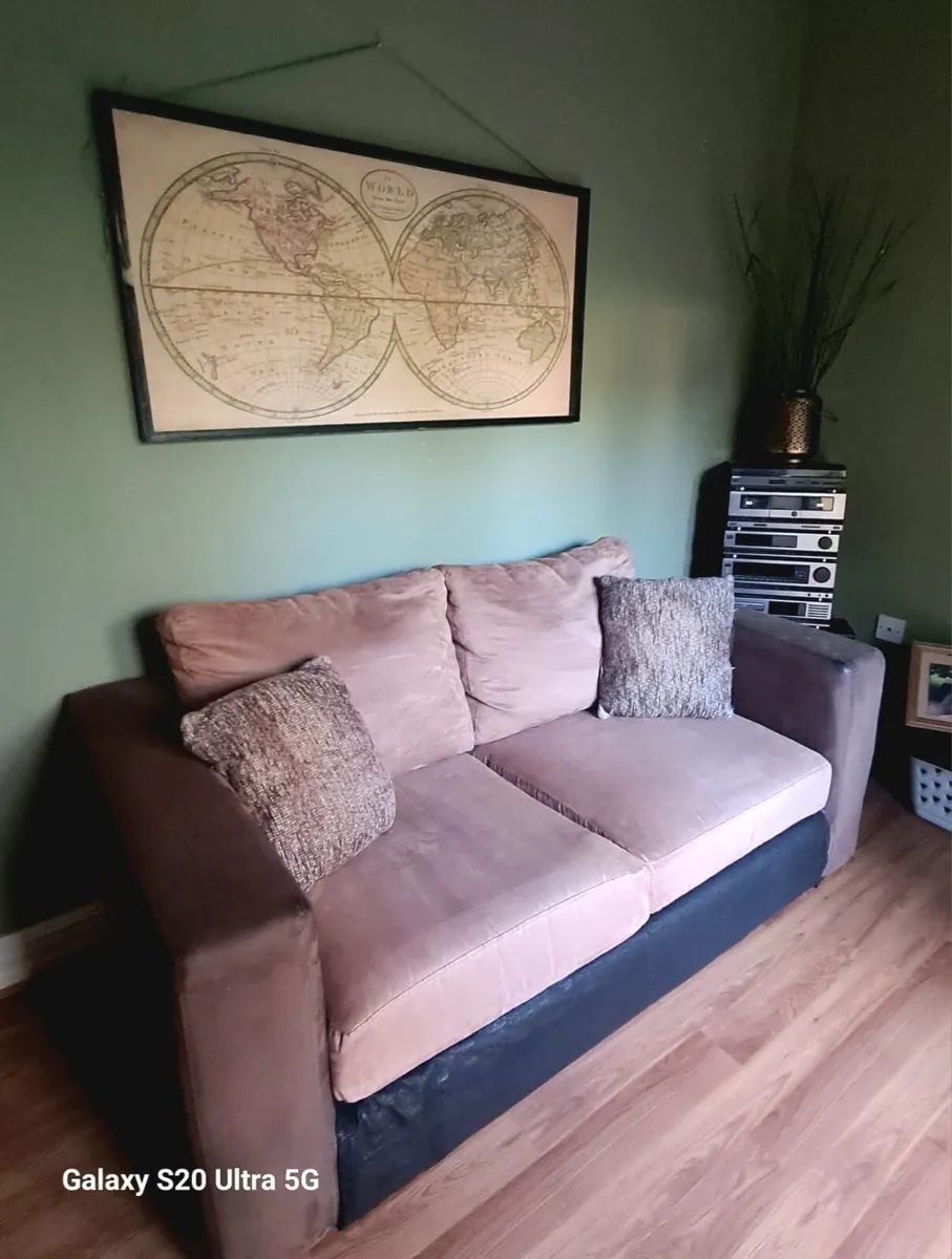 Free Pull Out Sofa - Image 3