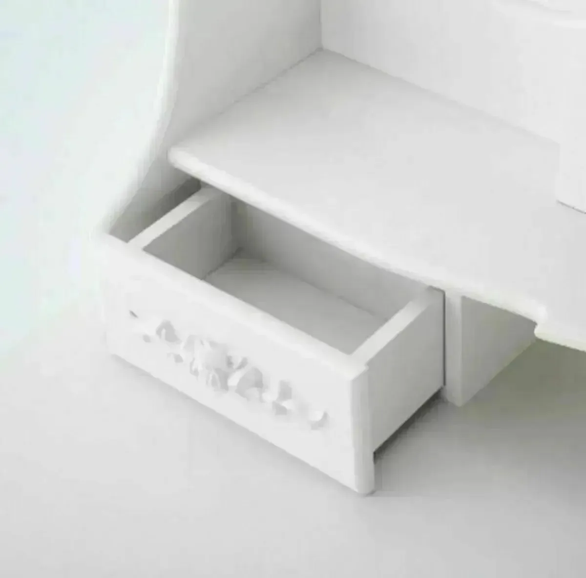 Princess Vanity Table 3 Mirrors 7 Drawer Design - Image 2