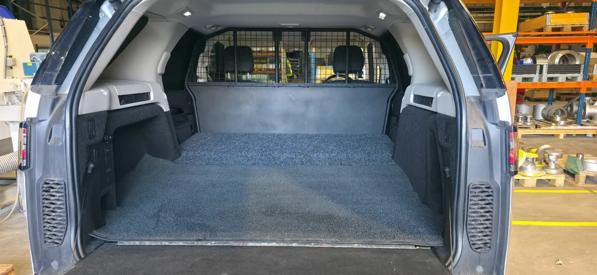 Land Rover Discovery 2018 HSE 2 seat commercial - Image 3