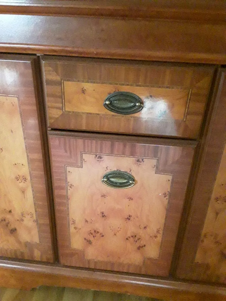 Display cabinet as new cost 1500euro bargain 350e - Image 2