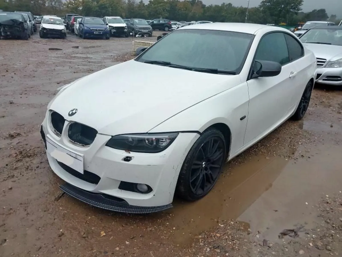 2011 BMW E92 320i  3 Series FOR PARTS - Image 2