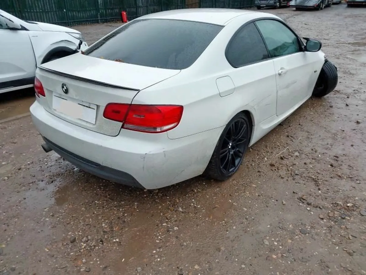 2011 BMW E92 320i  3 Series FOR PARTS - Image 3