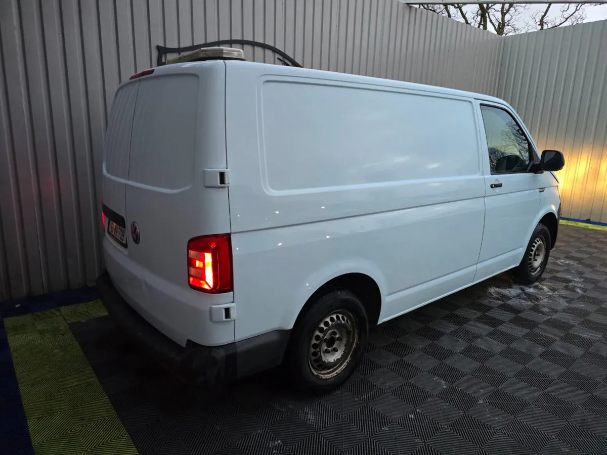2016 Volkswagen Transporter 2.0D - Image 3