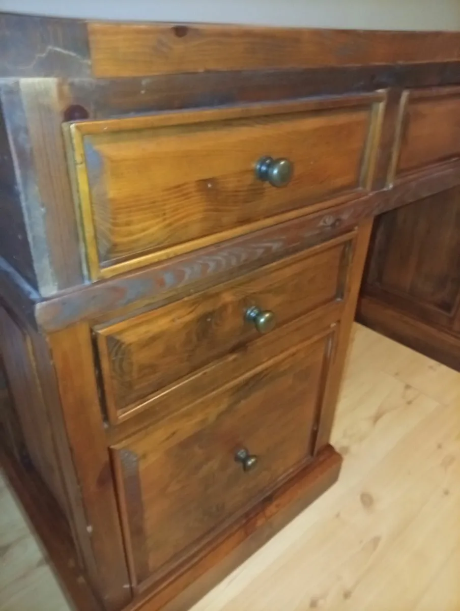 Executive antique style wooden desk for sale - Image 4