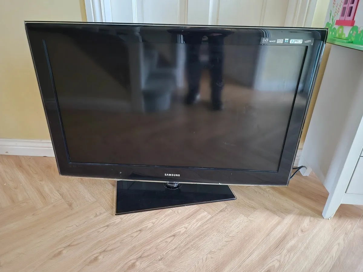 Dolls house and Television - Image 2