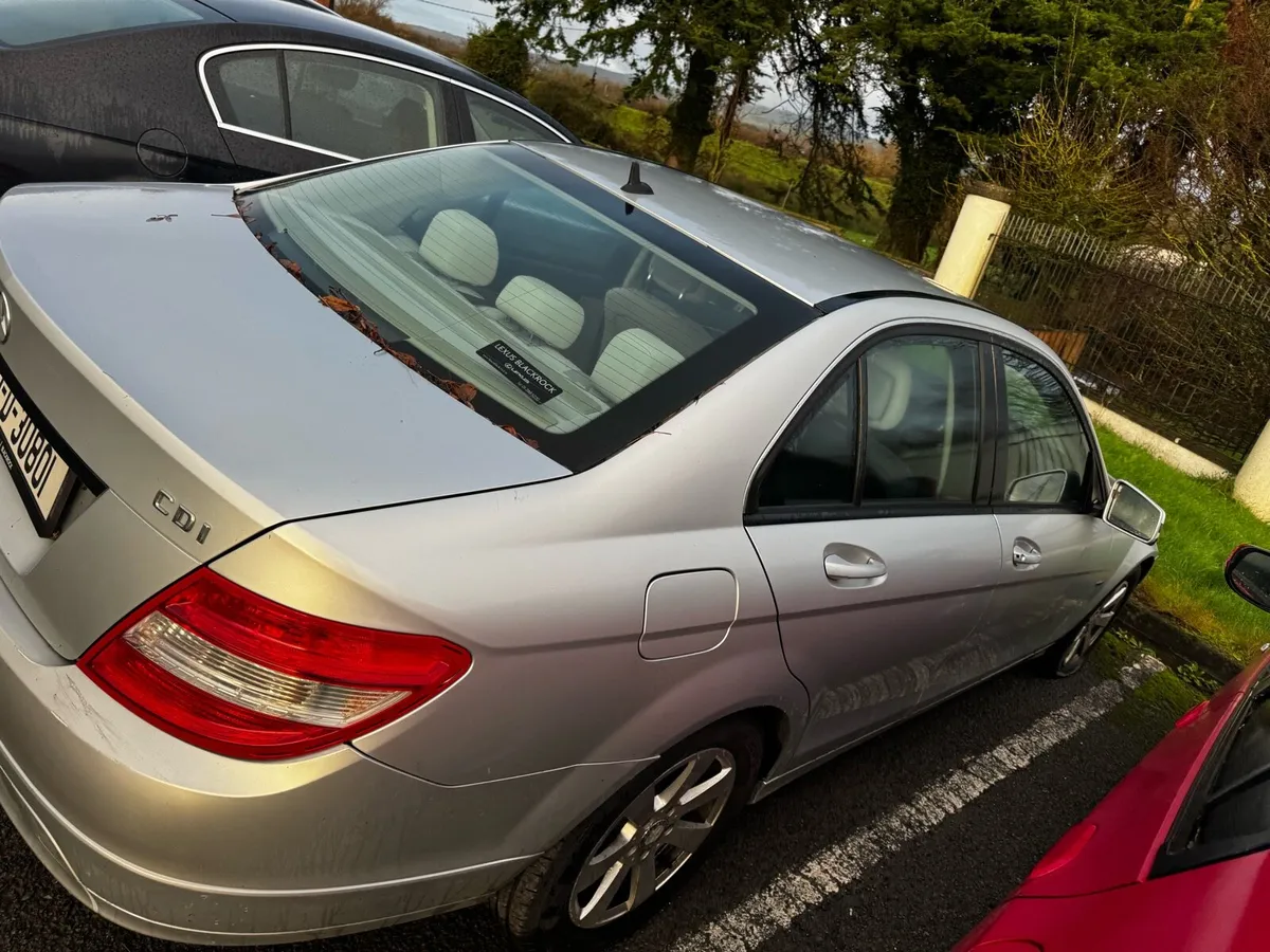 2010 Mercedes c - Image 3