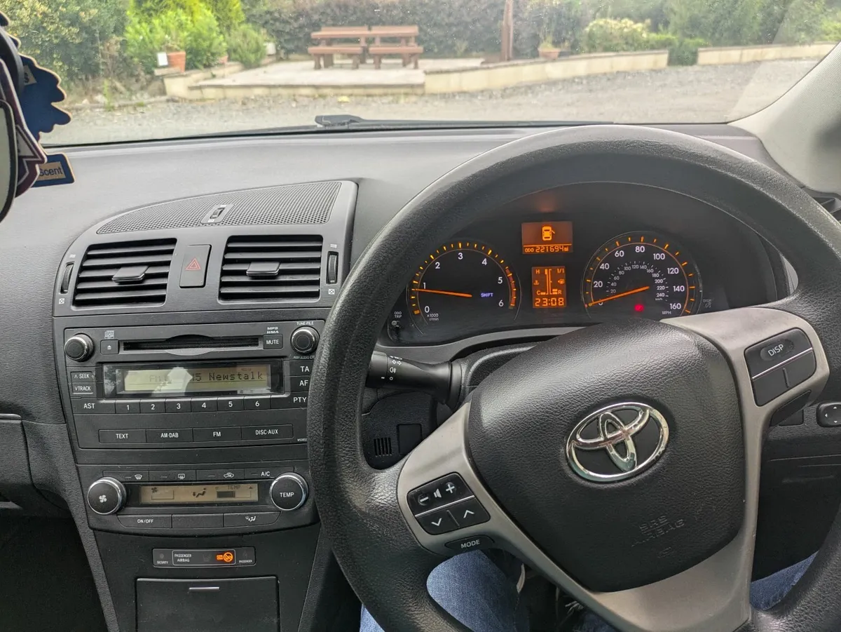 Toyota Avensis 2011 - Image 4