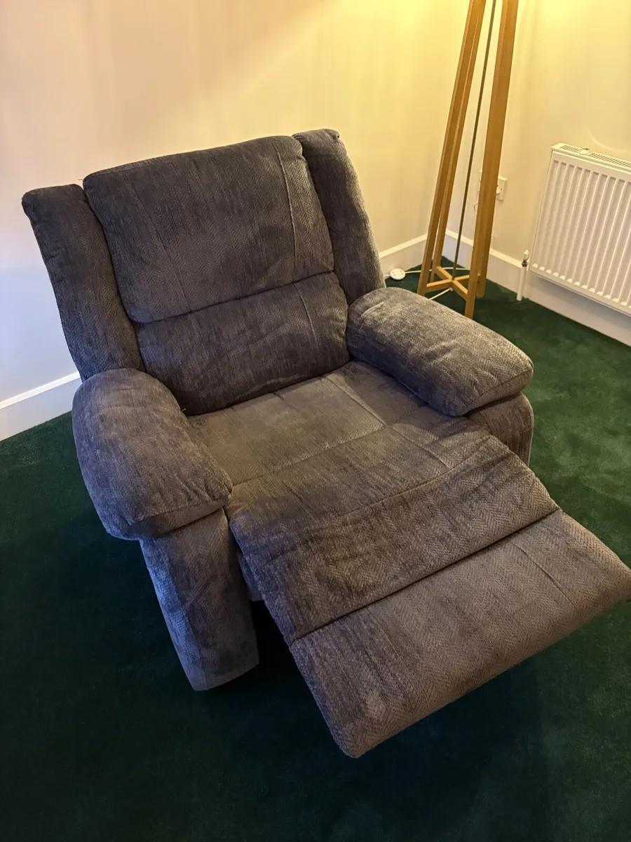 Reclining Chair - Image 1