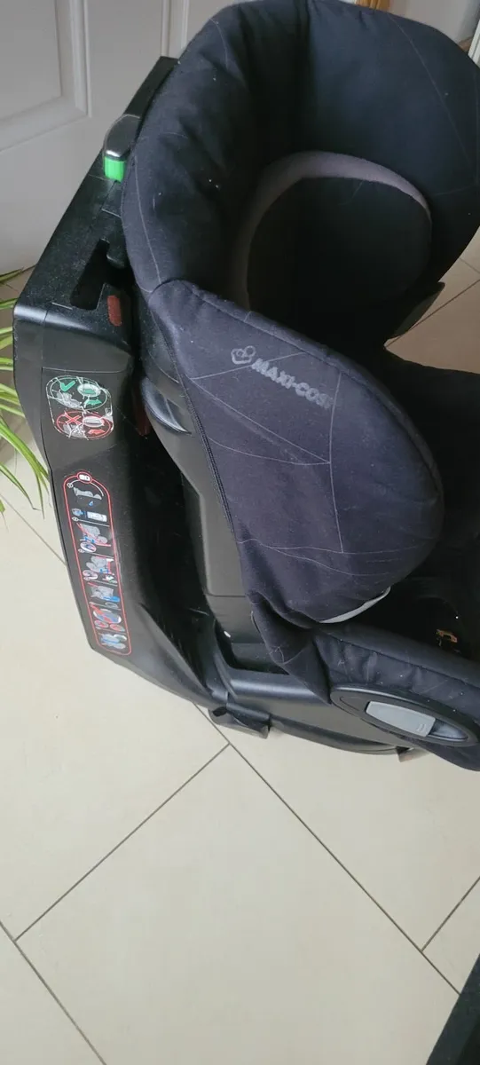 Maxi cosi car seat - Image 1