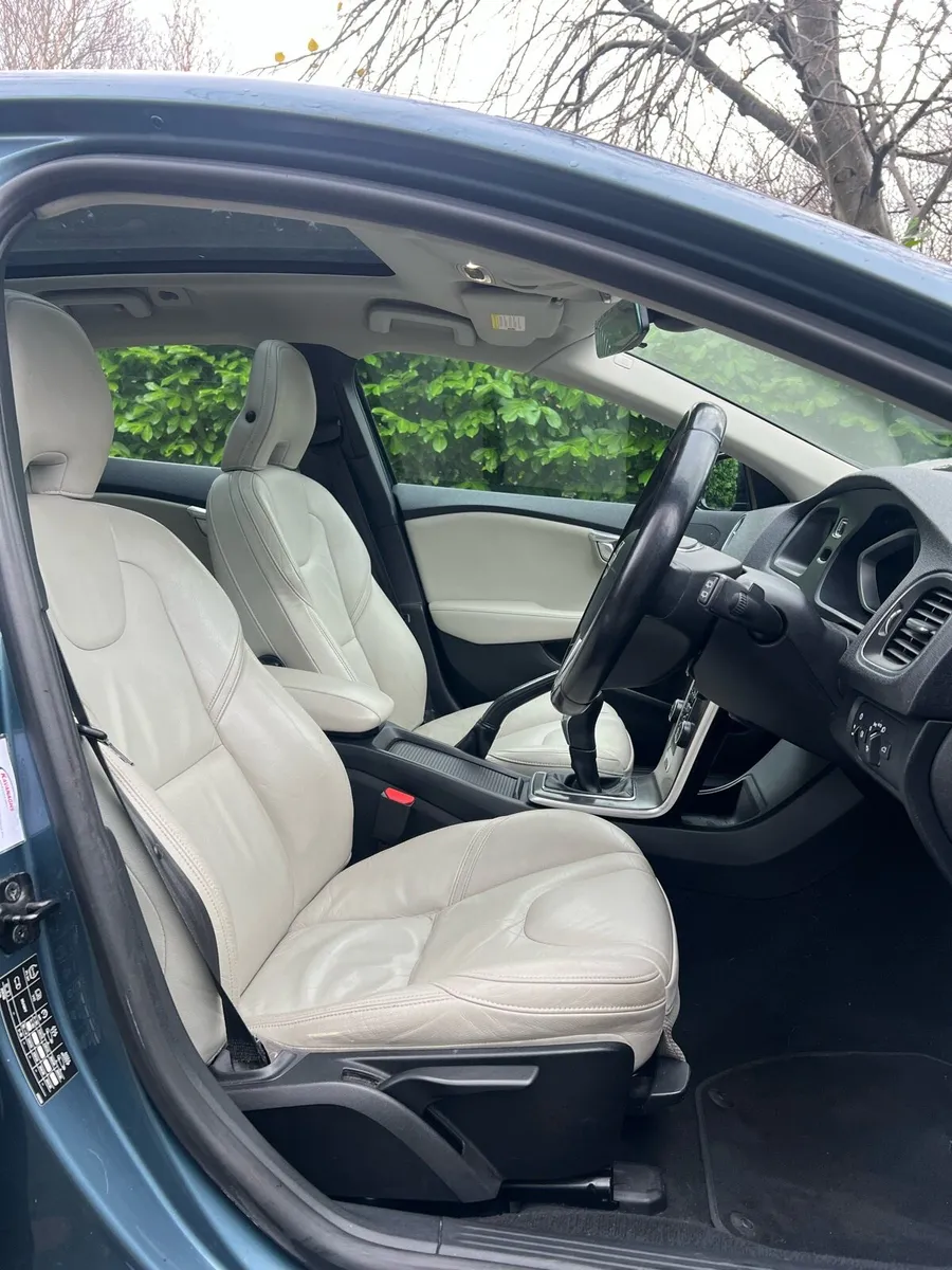 Volvo V40 D2 new nct - Image 4