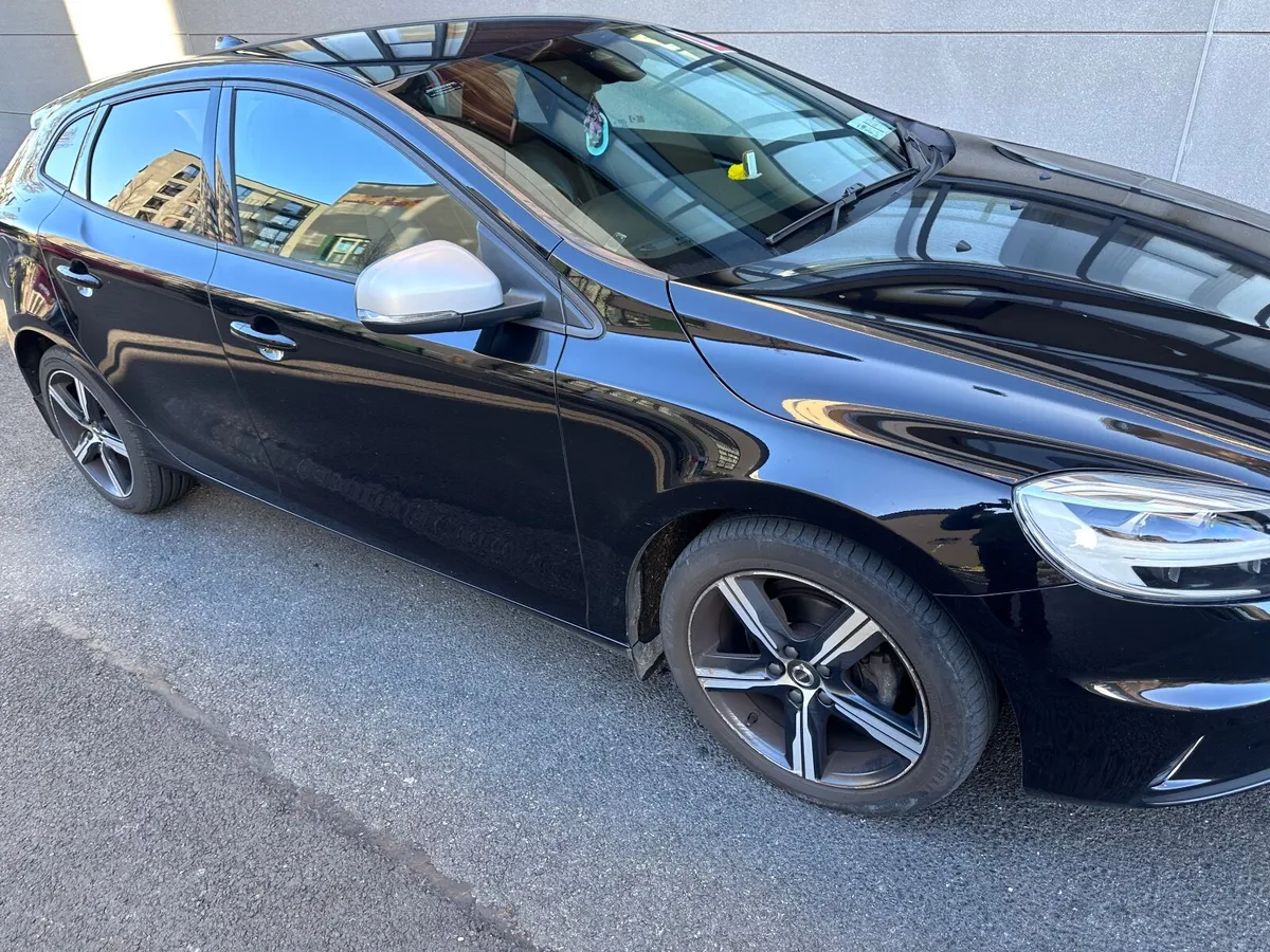 Volvo V40 2017 - Image 4