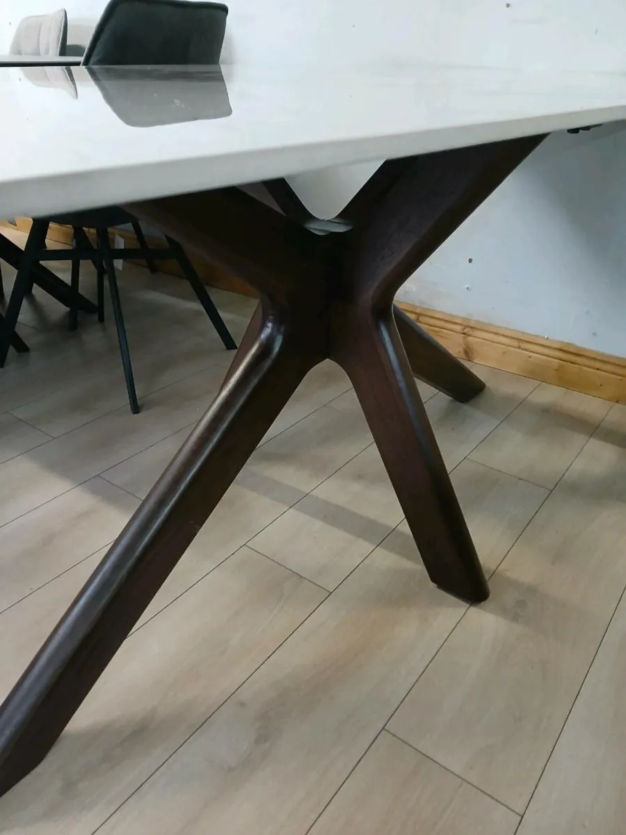 Dining table - Image 2