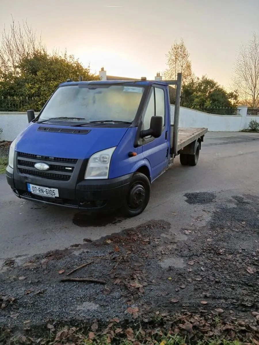2007 Ford Transit Flatbed Engine Needs Attention - Image 3