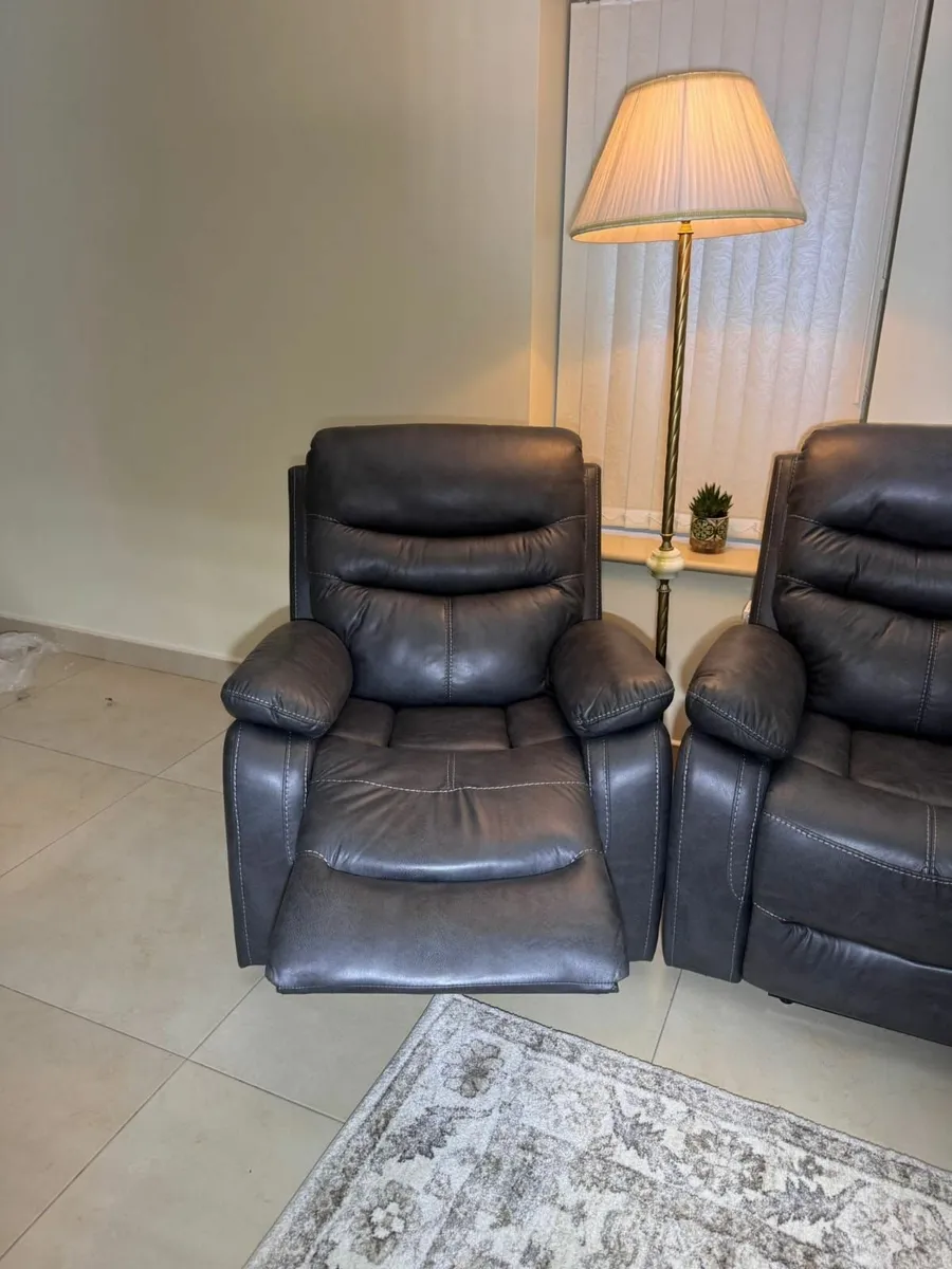Recliner sofa - Image 4
