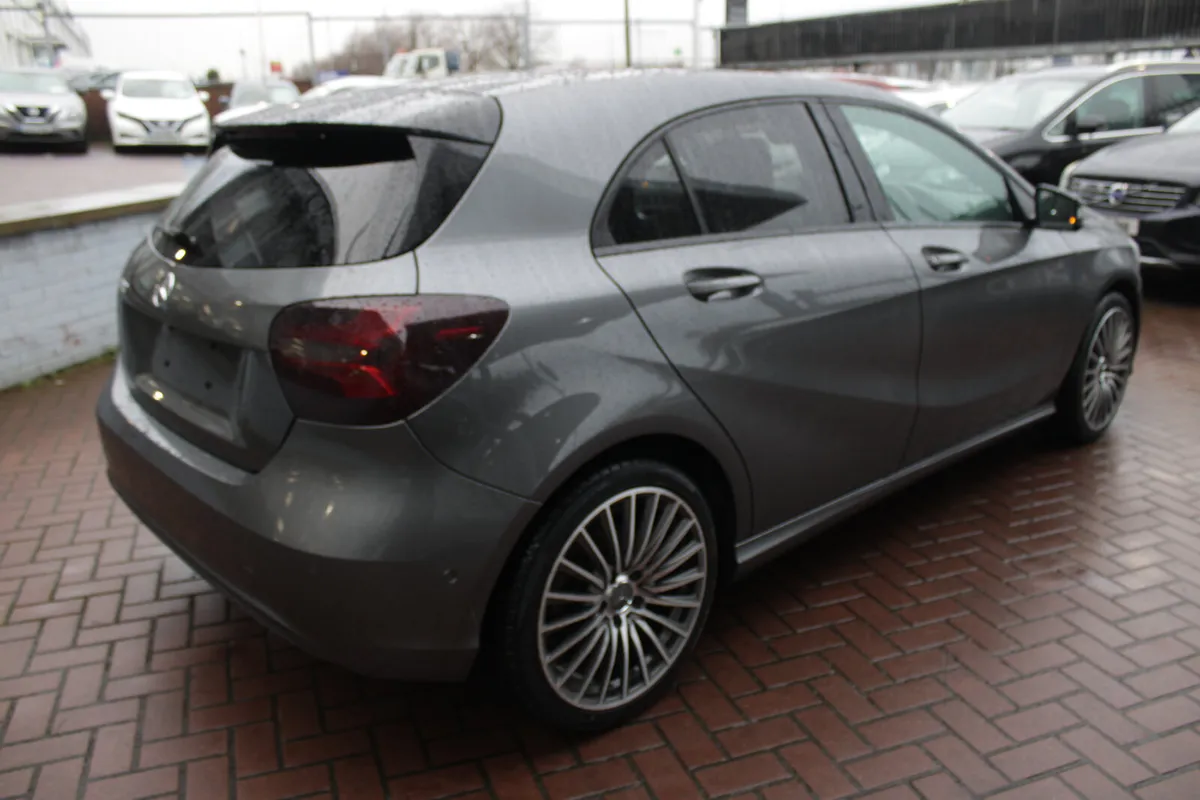 1.6 SPORT PLUS 5DR HATCHBACK  AUTOMATIC // 1 OWNER - Image 4