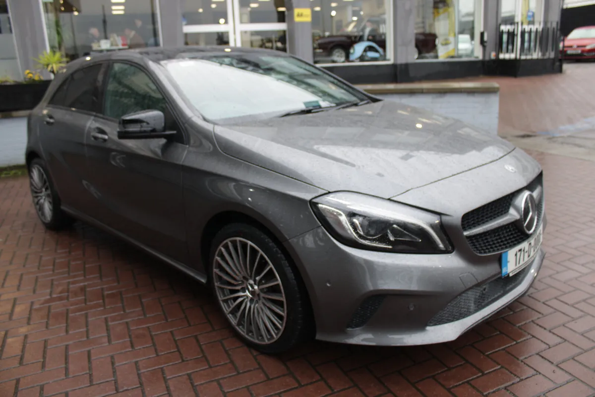 1.6 SPORT PLUS 5DR HATCHBACK  AUTOMATIC // 1 OWNER - Image 2
