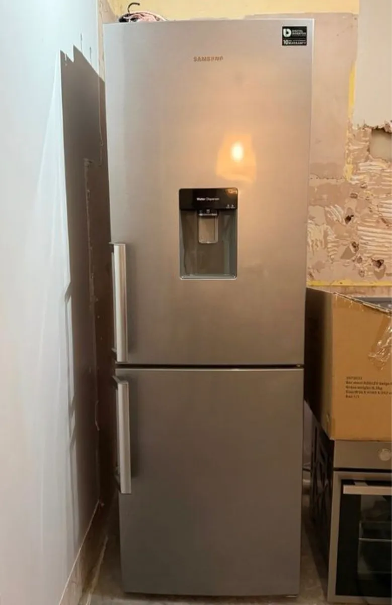 Samsung fridge freezer - Image 1
