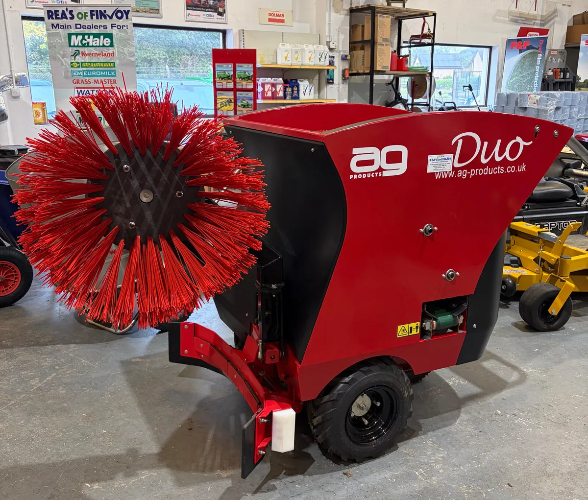 AG DUO sawdust dispenser - Image 1