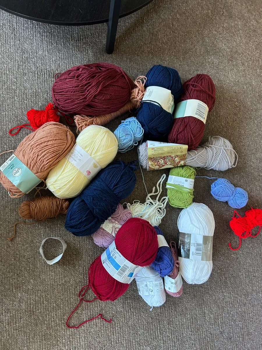 Roughly 50 skeins of yarn & crochet hook set - Image 2