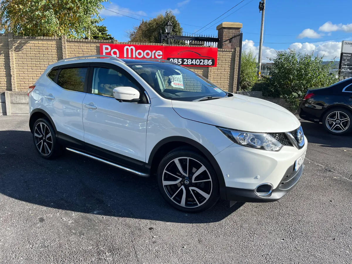 Nissan Qashqai ** CAMERA * SAT NAV - Image 2