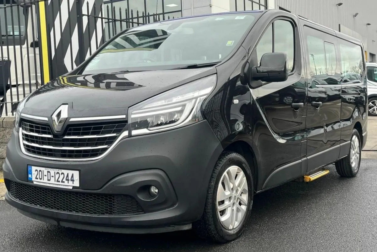 Renault Trafic 9 Seat 170hp auto Sport - Image 1