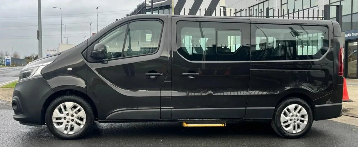 Renault Trafic 9 Seat 170hp auto Sport - Image 2