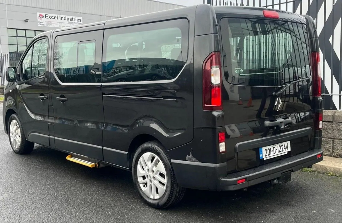 Renault Trafic 9 Seat 170hp auto Sport - Image 3
